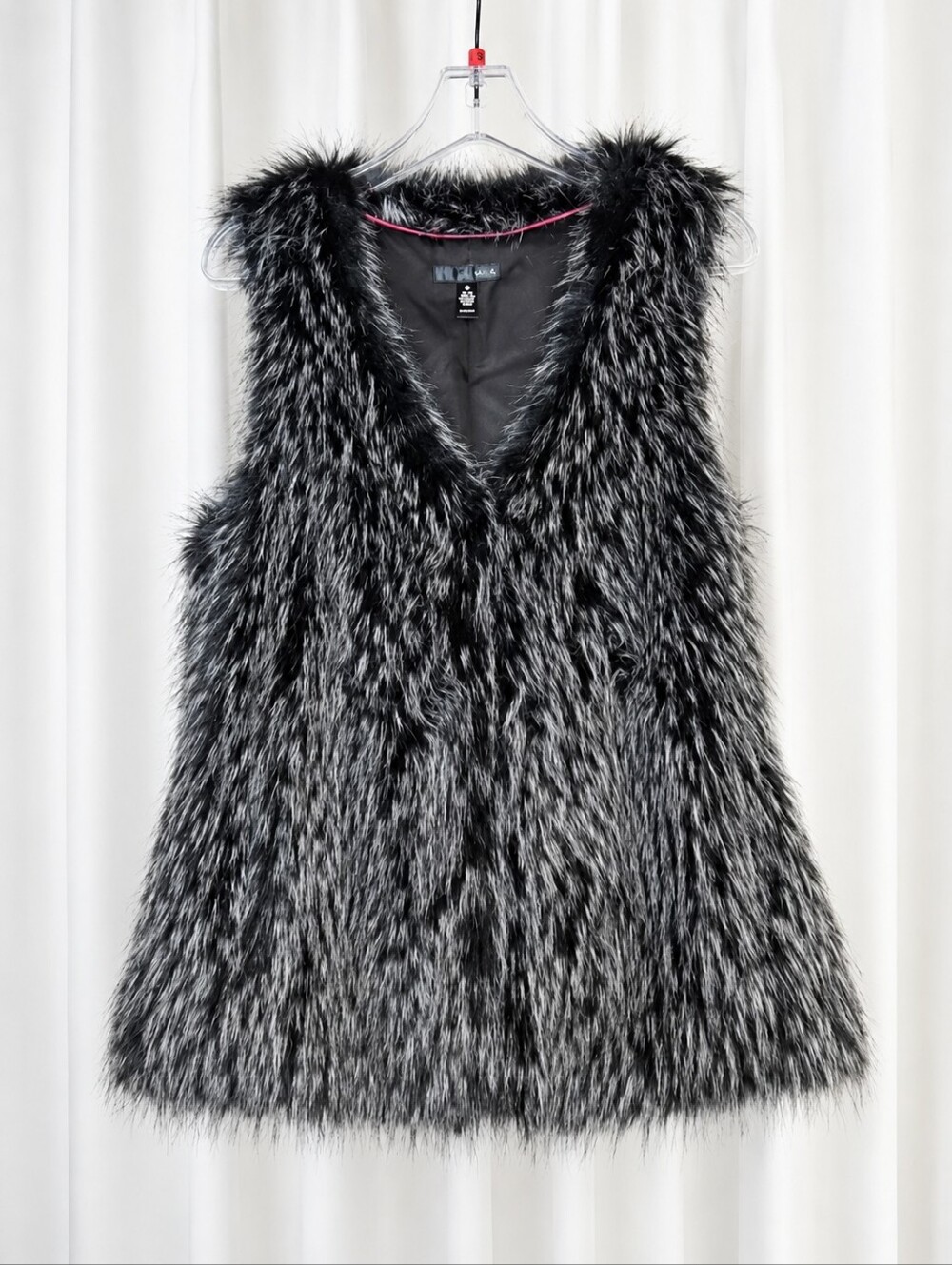 AQUA Bloomingdale's Gray Black Silver Fox Faux Fur Hidden Hook Closure Glam Vest